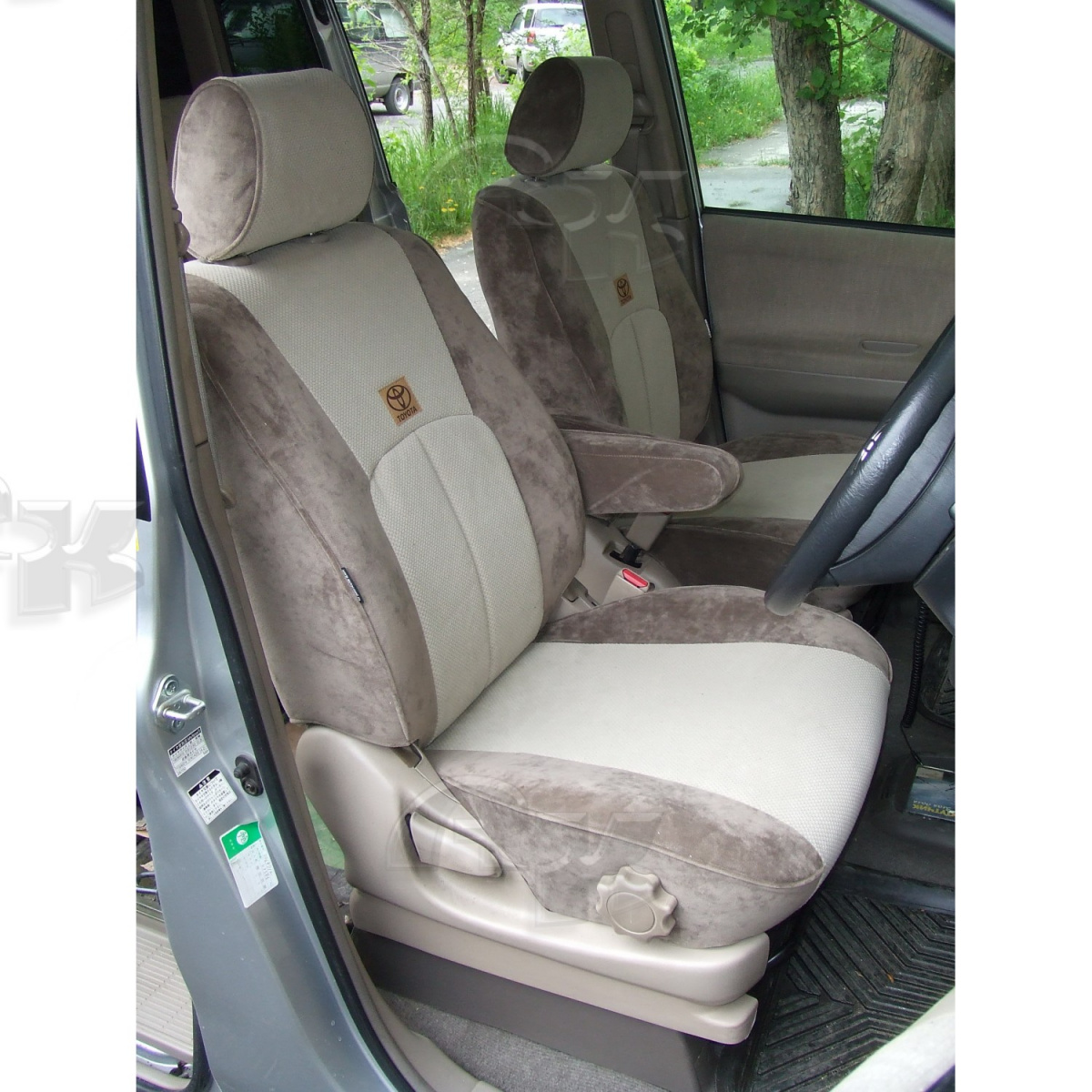 Чехлы из экокожи Toyota Voxy (Noah) 60 65 2001-2007 вращ.сид. (Мод.244.0) - 3 ряда Автокомфорт