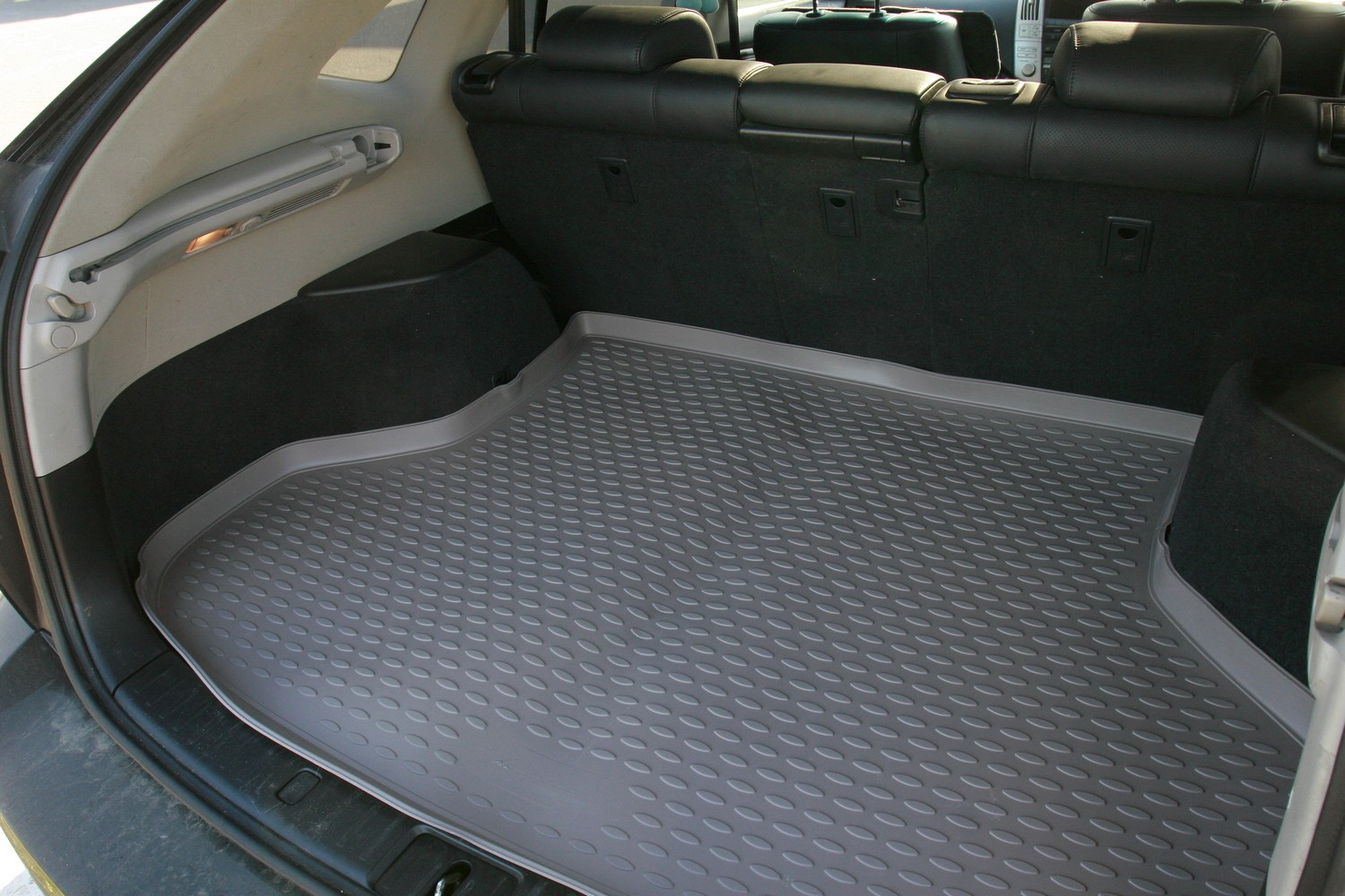 Коврик в багажник TOYOTA Harrier 30 2003-2008,кросс. (полиуретан)