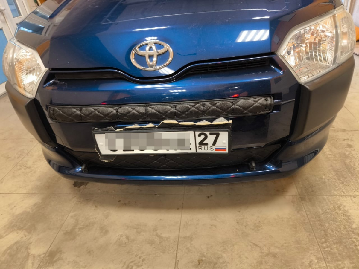 утеплитель радиатора кожаный Toyota Succeed 2014-н.в.