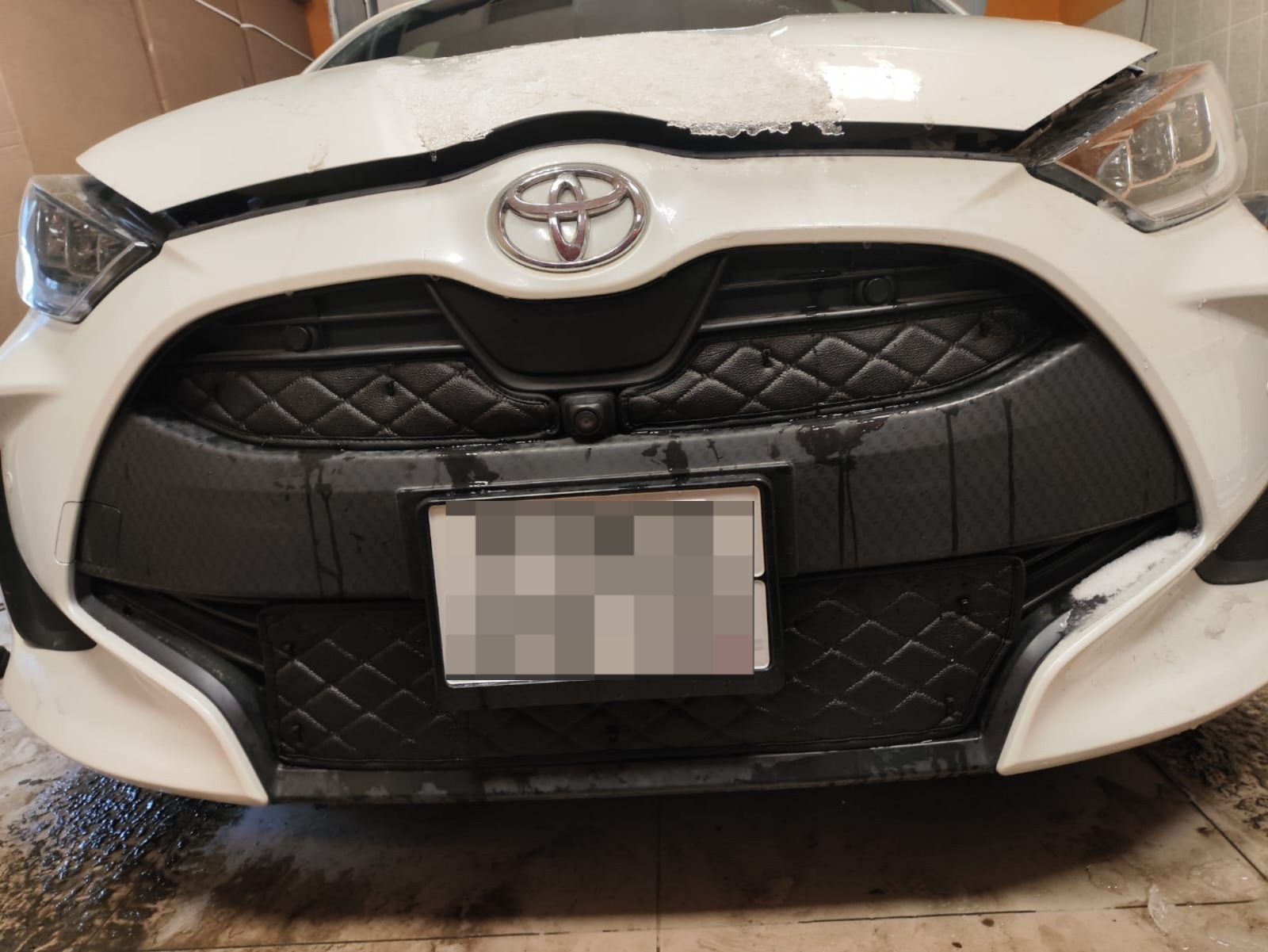 Утеплитель радиатора кожаный Toyota Yaris 2019 -2023  4 поколение KSP210 5 ДВ Правый руль