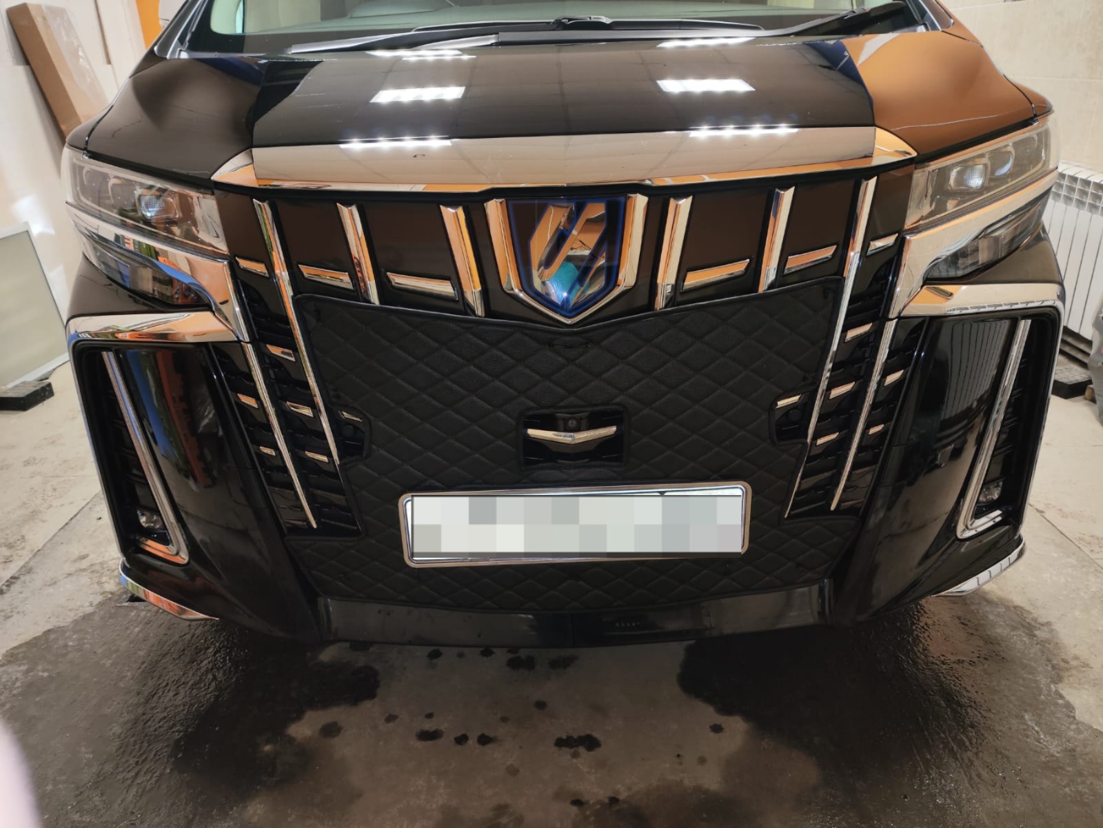 Утеплитель радиатора кожаный Toyota Alphard (H30) 2017 - 2022