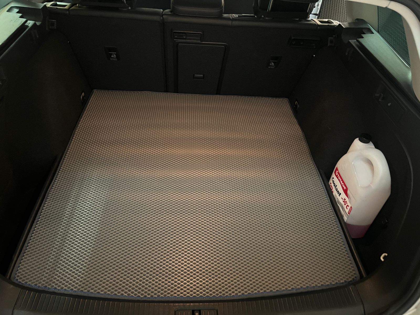 Коврик в багажник EVA Volkswagen Golf 2013-2021 7 пок. Универсал правый руль