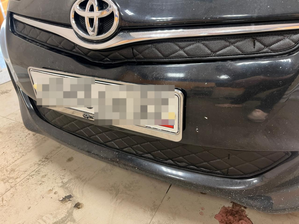 Утеплитель радиатора кожаный Toyota Ractis 120 2010 - 2014