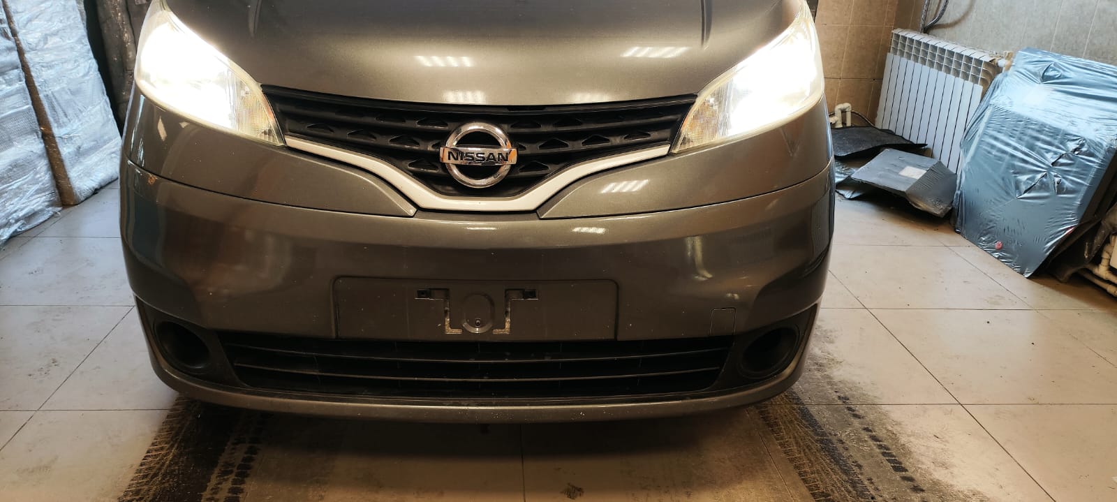 Утеплитель радиатора кожаный Nissan NV200 2009- (1 часть)