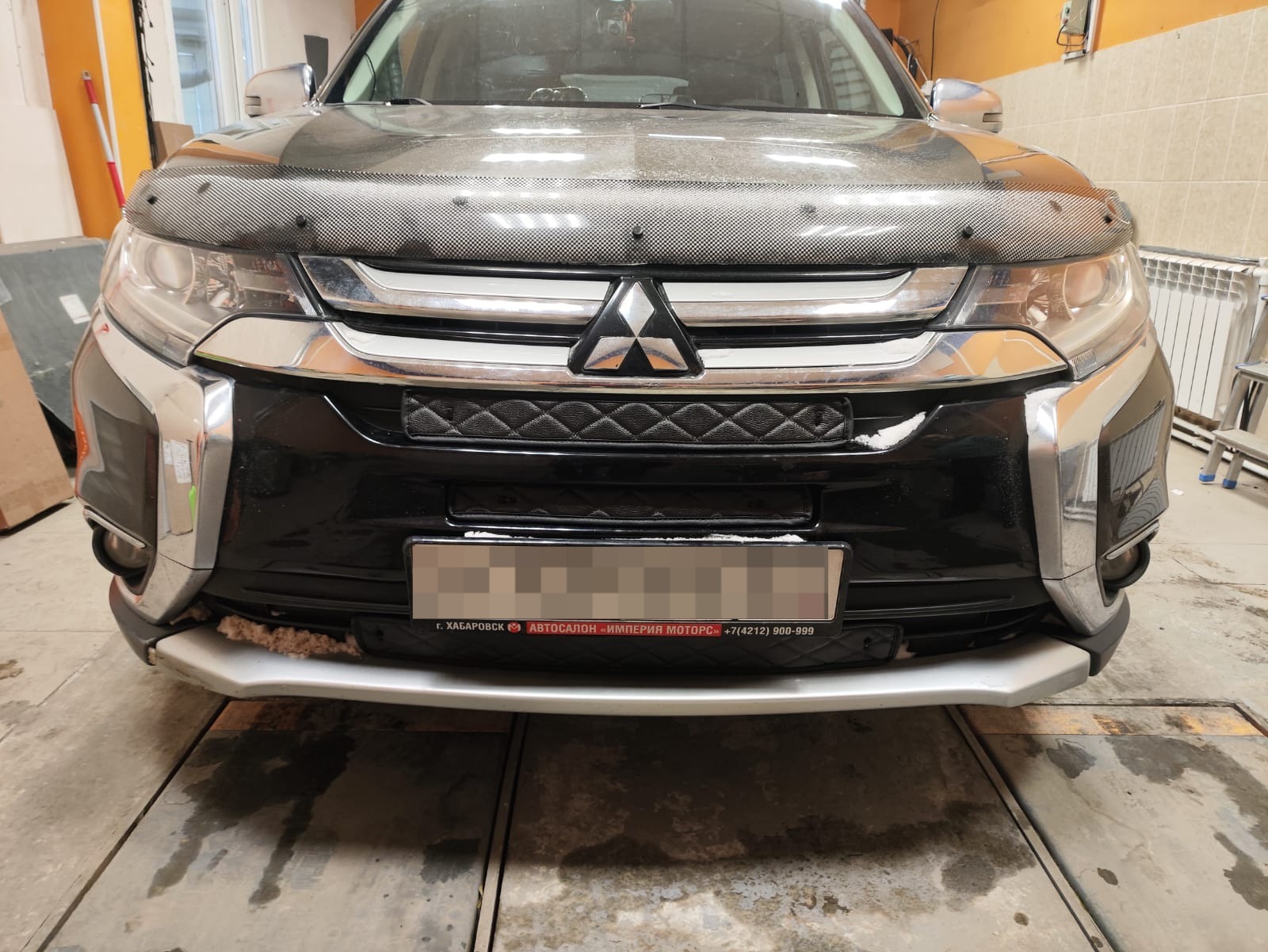 Утеплитель радиатора кожаный  Mitsubishi Outlander 2015-2018 из 3 частей