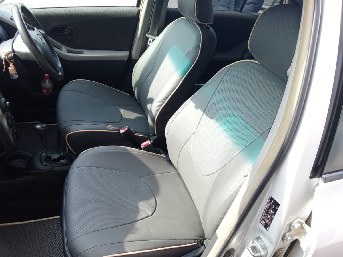 Чехлы Автокомфорт Toyota Vitz 90 2005-2010 Спинка 60/40, сидение сплошное