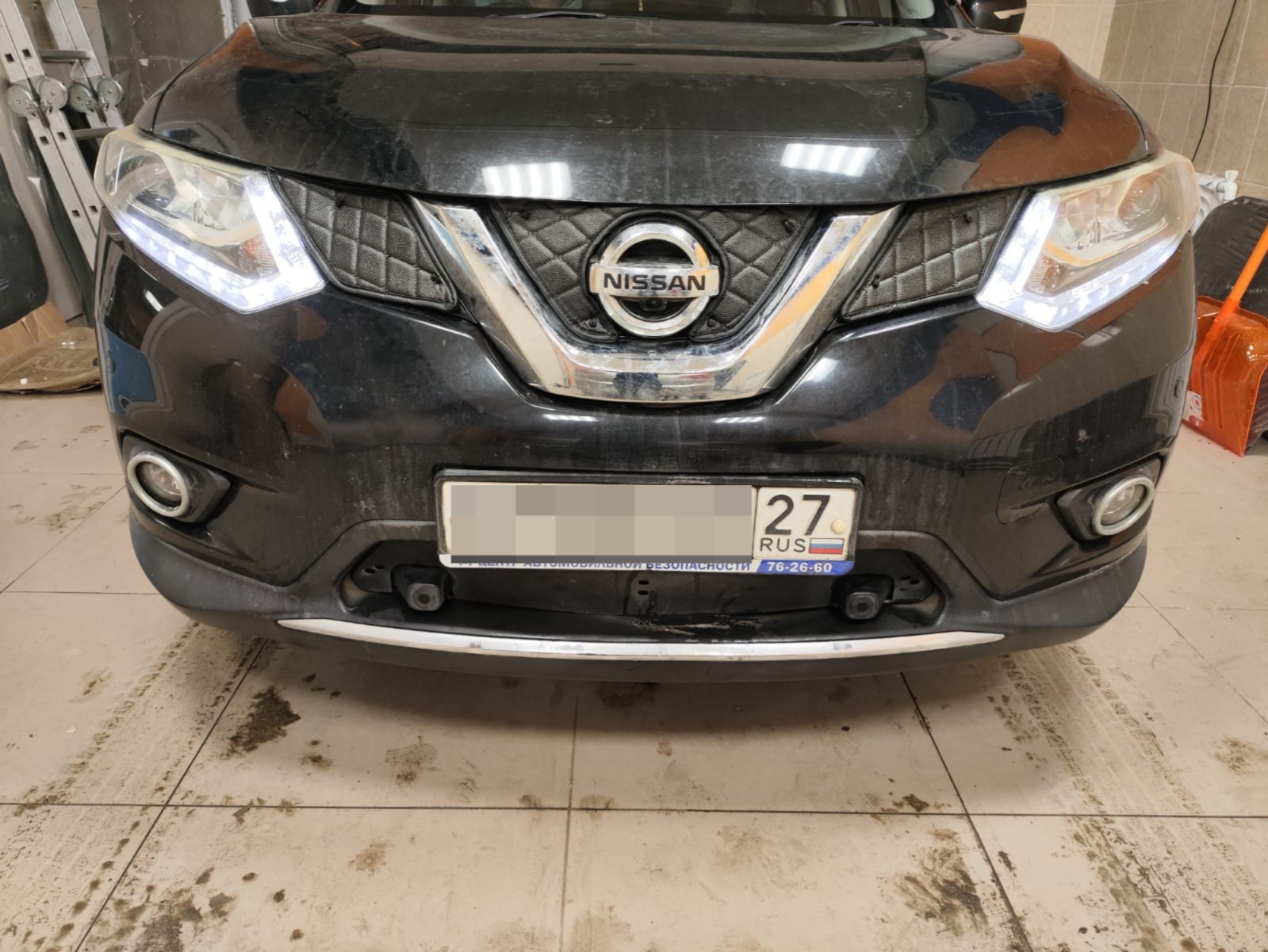 .Утеплитель радиатора кожаный Nissan X-trail 32 4 части