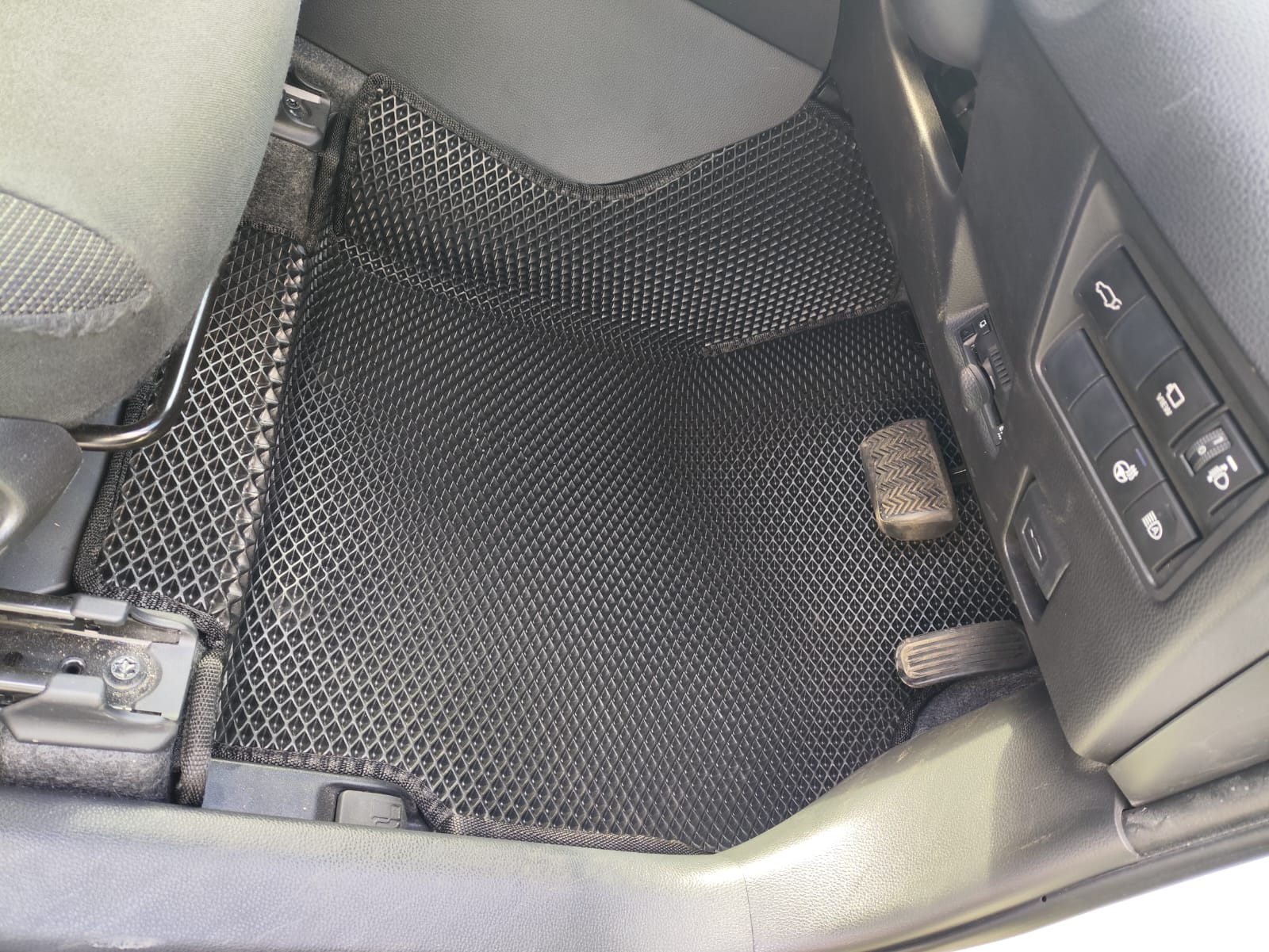 .Коврики в салон EVA 3D Toyota Yaris Cross \ Yaris 2WD НЕ ГИБРИД  2020 - н.в