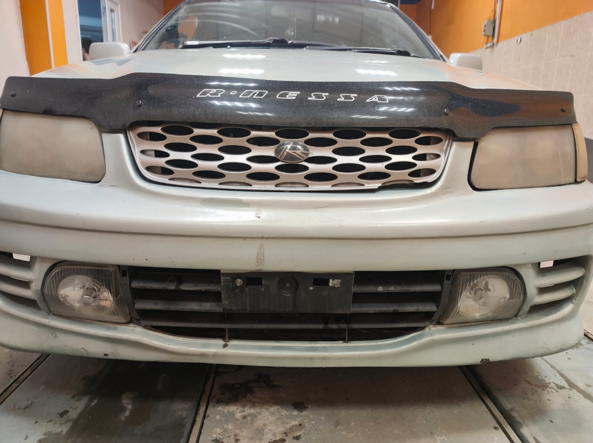 Утеплитель радиатора кожаный Nissan Rnessa (N30) 2000 - 2001