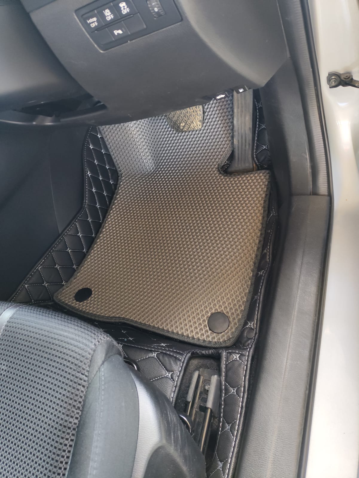 Коврики в салон кожаные 3D Mazda Axela 2014-2019 2wd