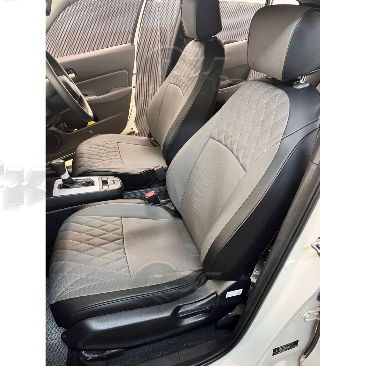 Чехлы из экокожи Honda Fit 4 IV 2019 - н.в  Автокомфорт