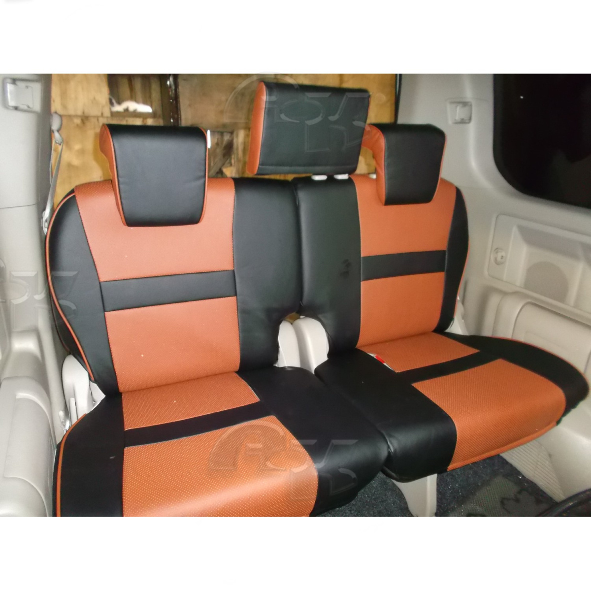 Чехлы из экокожи Toyota Voxy (Noah) II+r [R70] 06.2007-12.2013 40/40 (Мод.400.2) - 3 ряда Автокомфорт