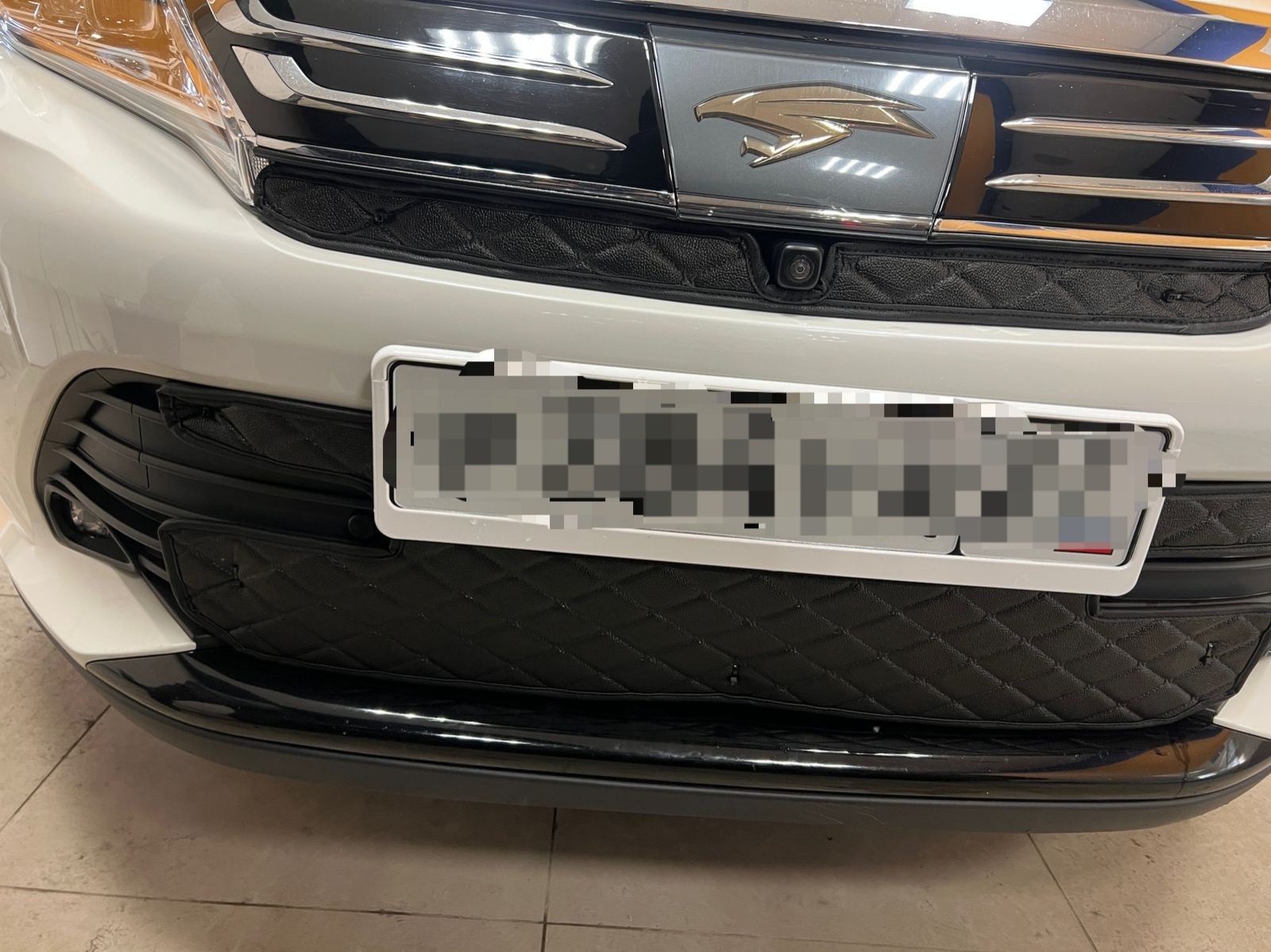 .Утеплитель радиатора кожаный из 2х частей Toyota Harrier 60 / 65 рестайлинг 2017-2020