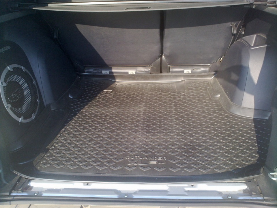 Коврик в багажник MITSUBISHI Outlander XL, с сабв. 2005-2010, 2010-2012,  кросс. (полиуретан)