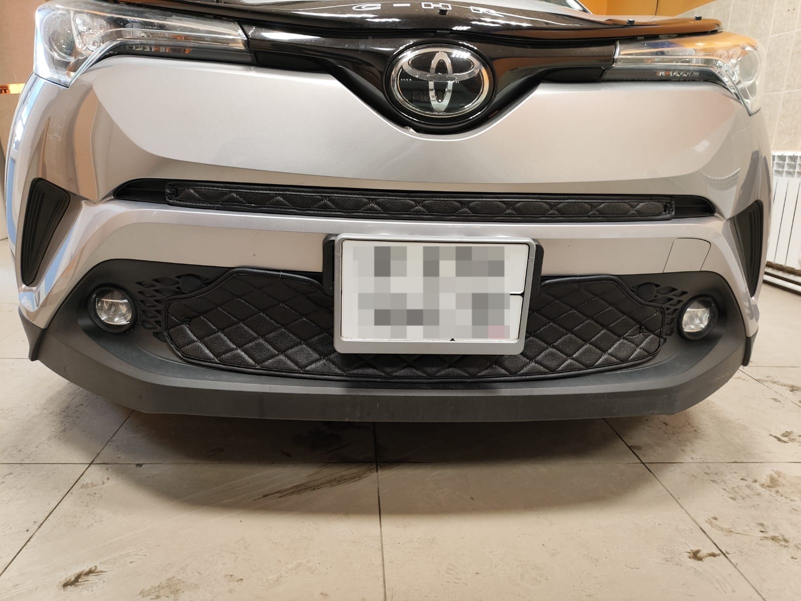 Утеплитель радиатора кожаный 2 части Toyota C-HR 2016-2019 НЕ ГИБРИД