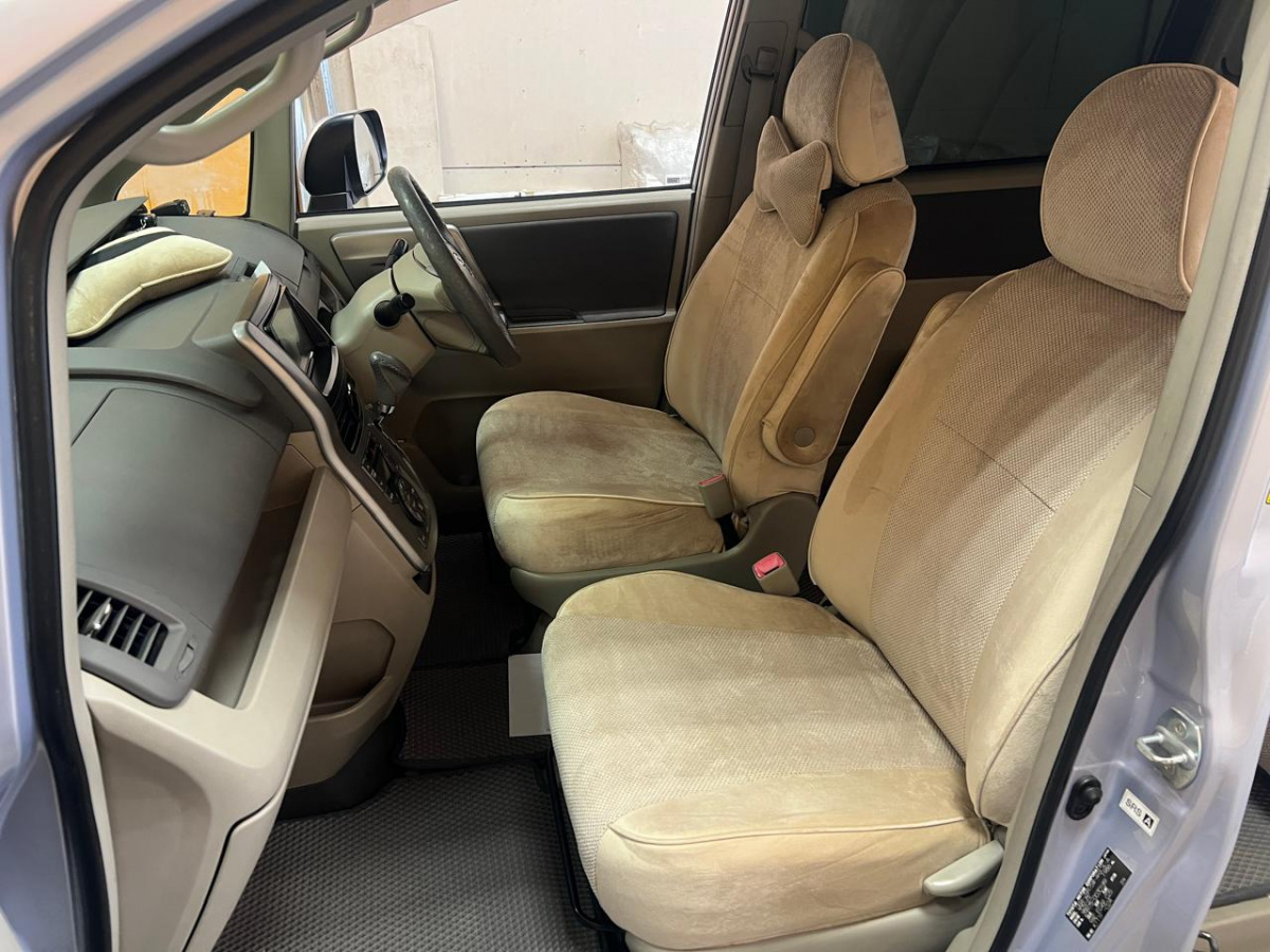 Чехлы из экокожи Toyota Voxy (Noah) 70 75 06.2007-12.2013 40/20/40 (Мод.270.1) - 2 ряда Автокомфорт