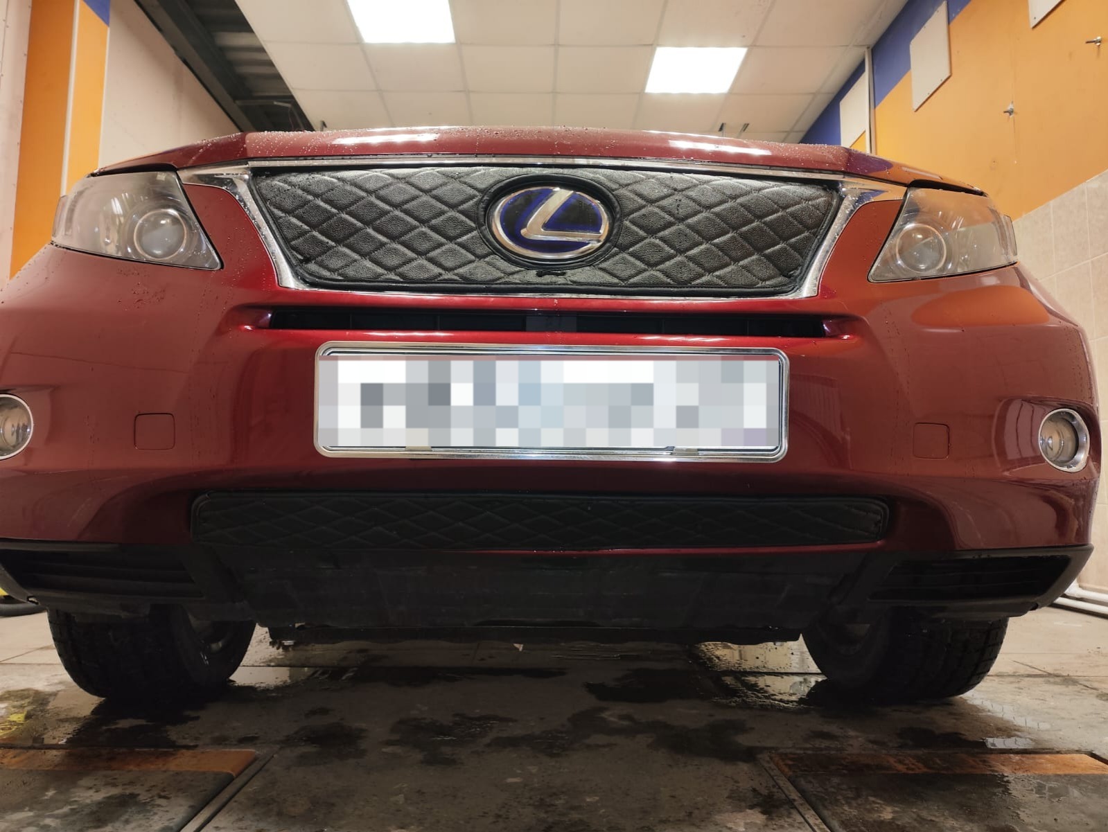 Утеплитель радиатора кожаный из 2х частей Lexus RX450H 2009-2012