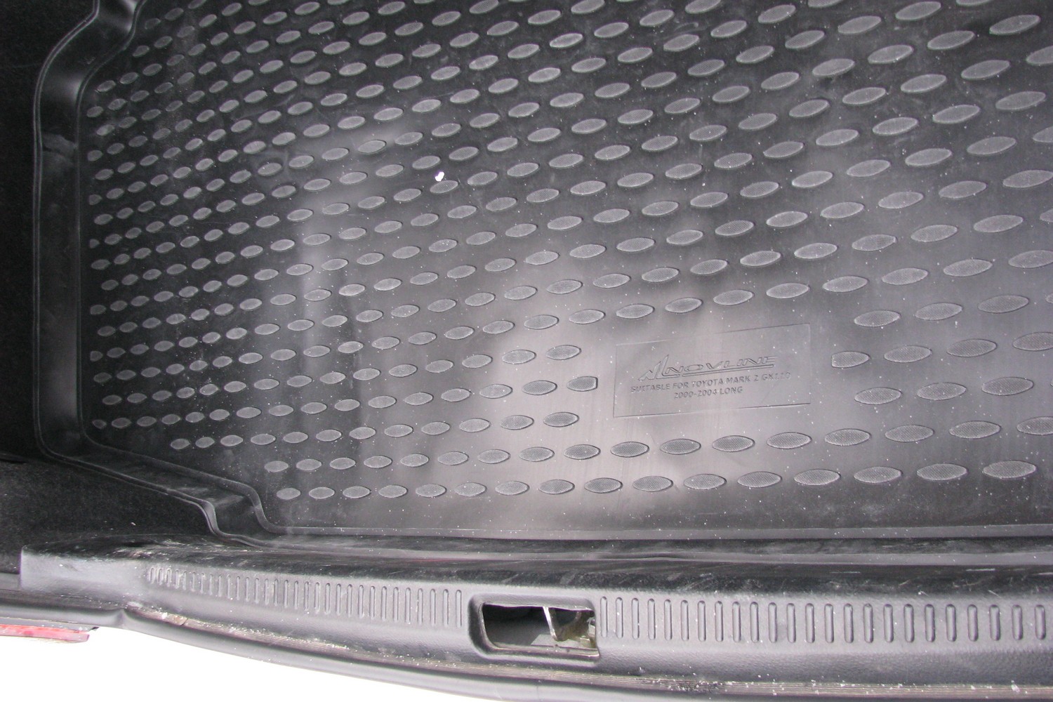 Коврик в багажник TOYOTA Mark 2 110 2000-2004 (полиуретан) длин., П.Р. сед.
