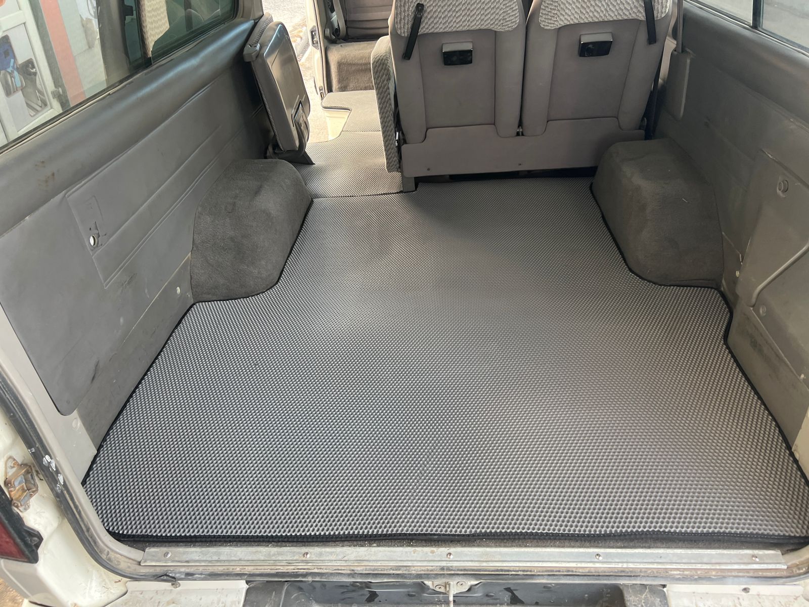 Коврик в багажник +3 ряд EVA Nissan Caravan E24 1986 - 2001