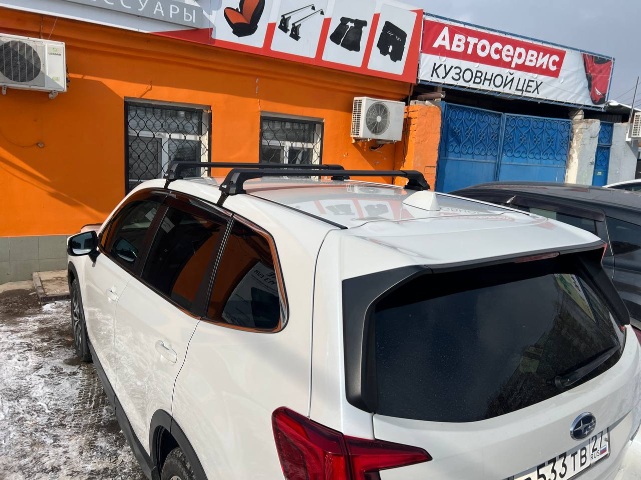 LUX CITY - багажник на крышу Subaru Forester SK 2018-2025 без рейлингов(дуги черные, 1,05м)