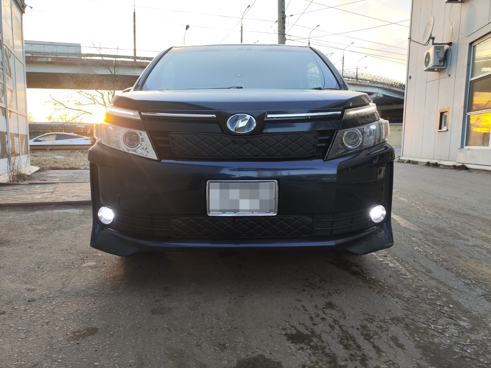 Утеплитель радиатора кожаный Toyota Voxy 2014-2017