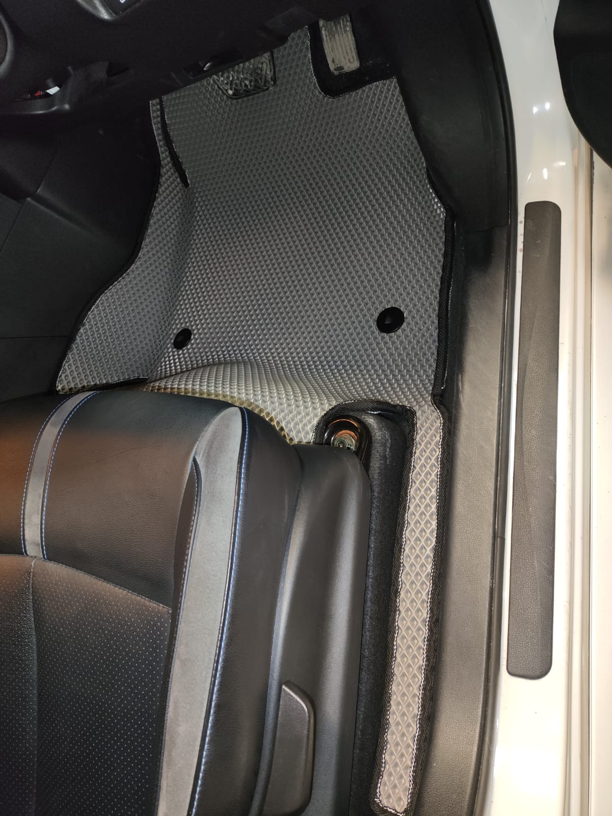 Коврики в салон 3D EVA Nissan Leaf ZE1 2017-2022 Правый руль