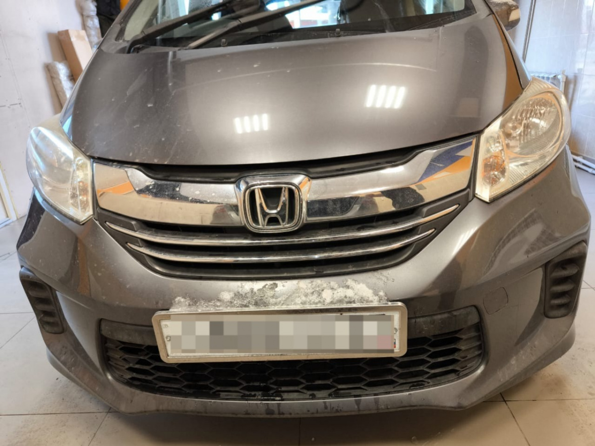 .Утеплитель радиатора кожаный Honda Freed  2014 - 2016  1 поколение 2-й рестайлинг