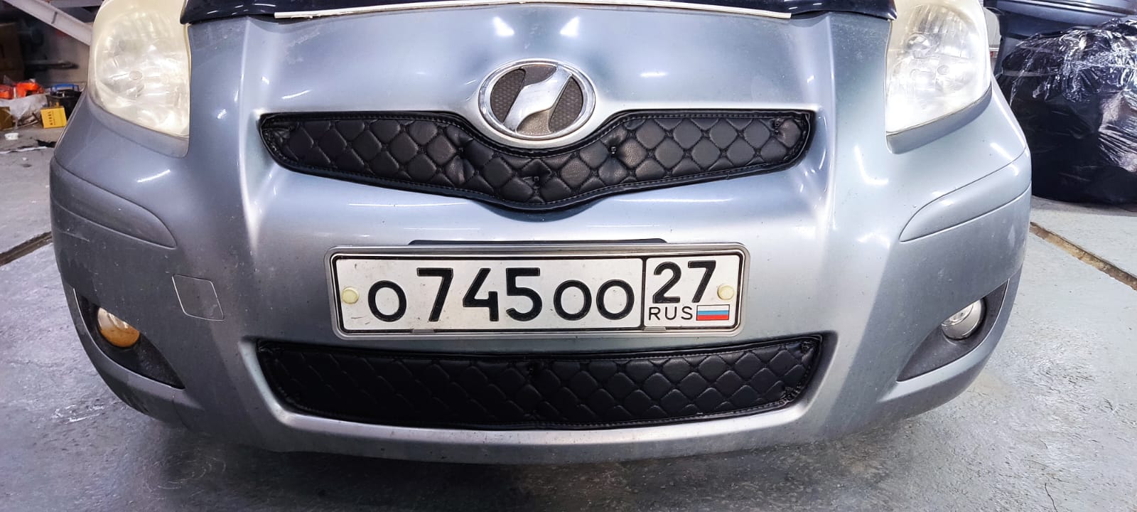 Утеплитель радиатора кожаный Toyota Vitz 90 2007 - 2010 Рестайлинг