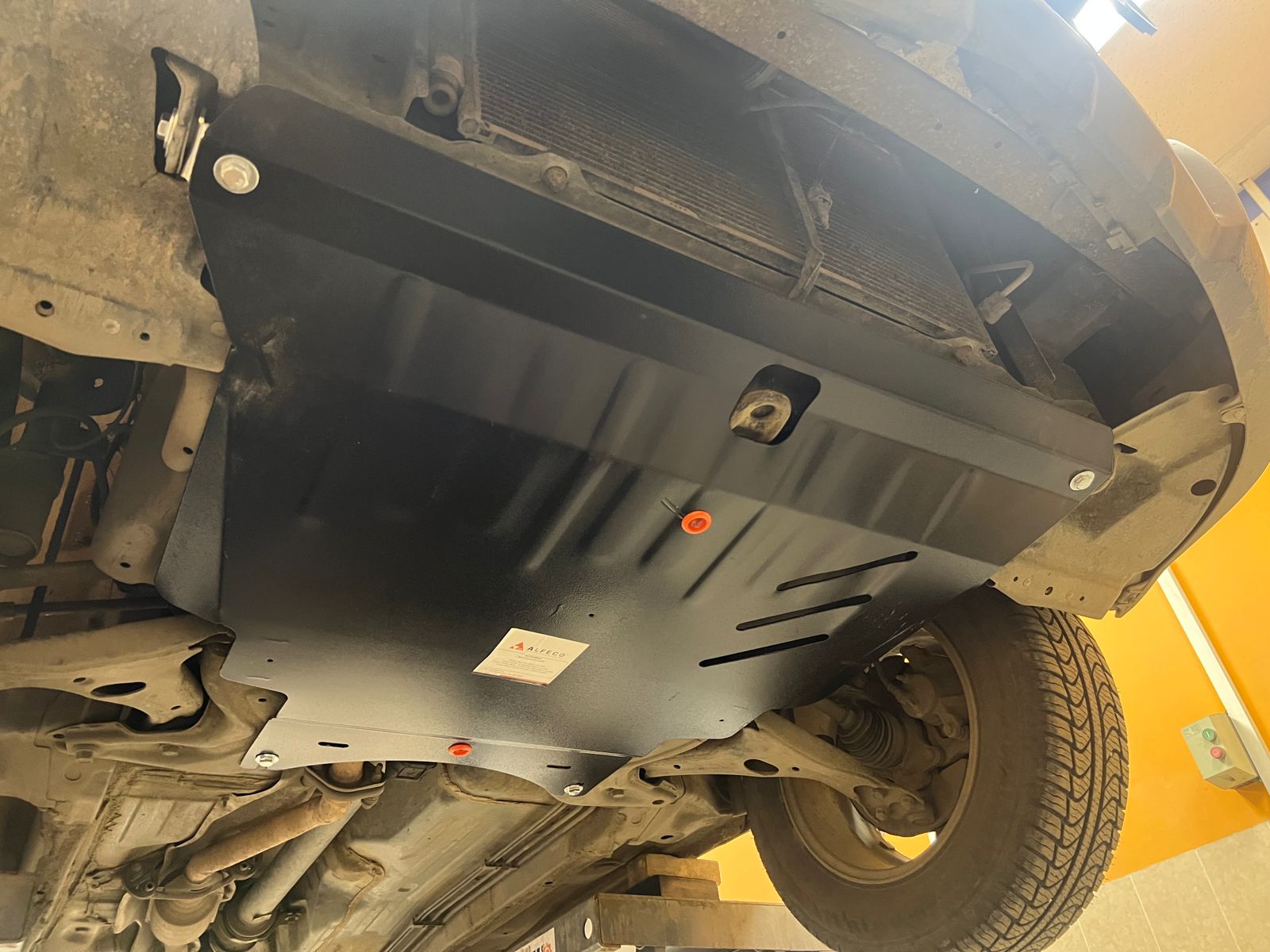 Защита картера и КПП Toyota Allex / Fielder / Runx / Vista Ardeo / Voltz 4wd / Corolla 124 / Voltz 4wd / Wish 14-25 4WD (доработки) 2001-2017 / Noah Voxy 75 85 сталь 2мм