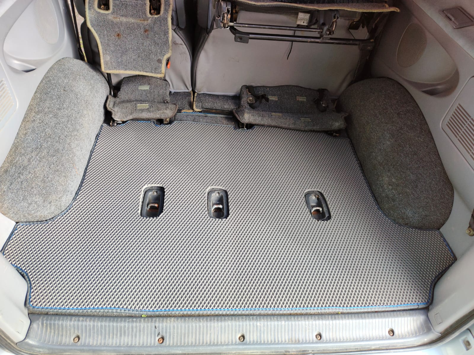 Коврик в багажник +3 ряд EVA Toyota Hiace Regius 60/40 1997 - 1999 (RCH41W, RCH47W, KCH40G, KCH40W, KCH46G, KCH46W)