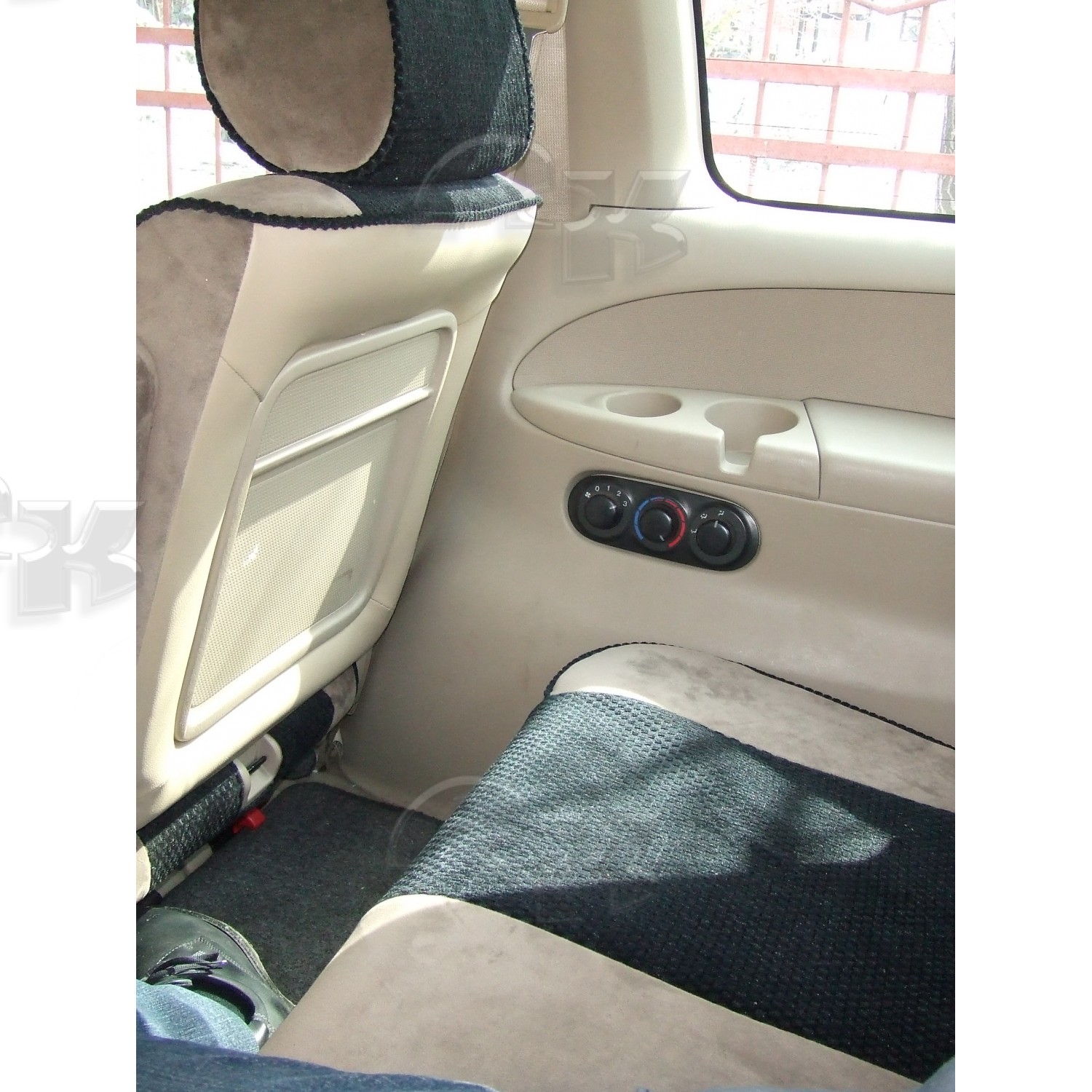 Чехлы из экокожи Mazda MPV II+r [LW] 06.1999-09.2006 (Мод.097.0) - 3 ряда Автокомфорт