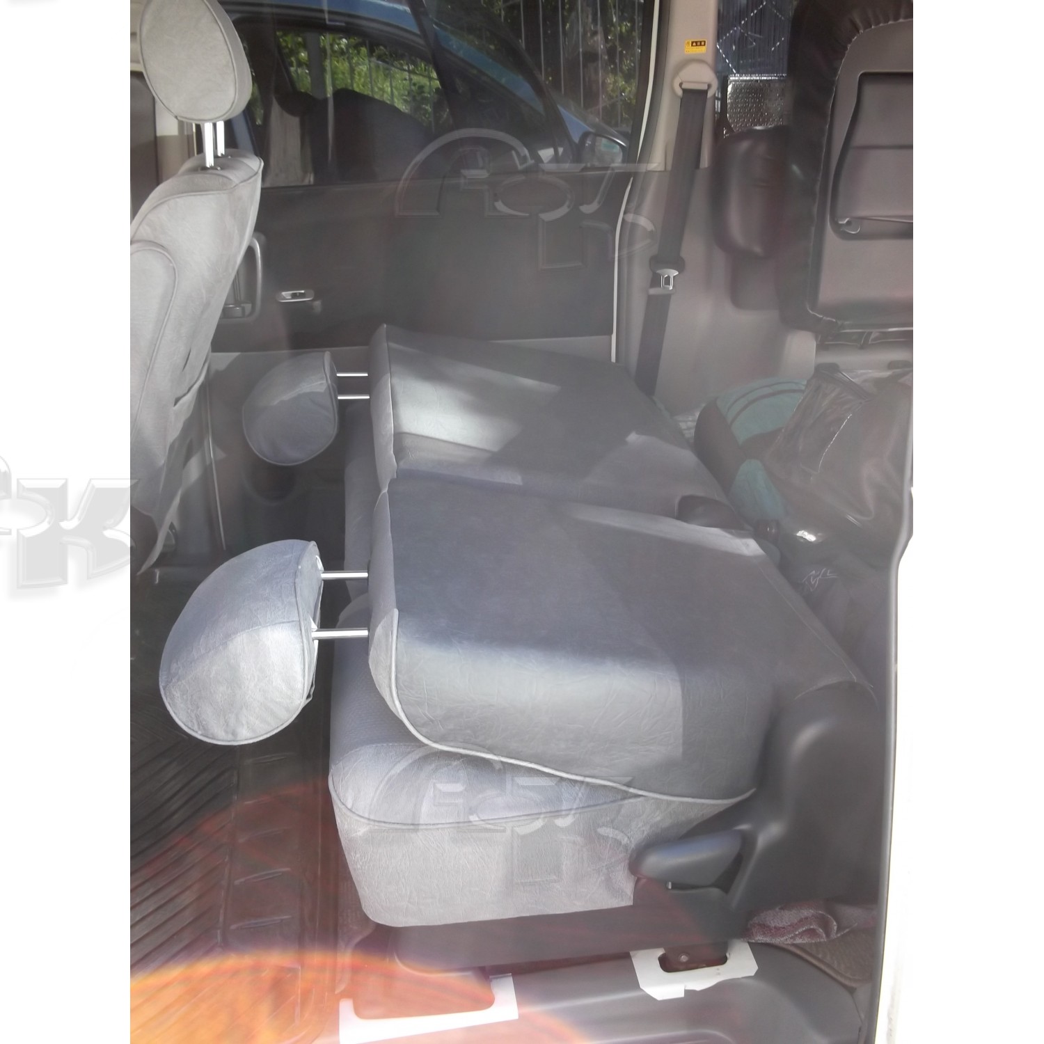 Чехлы из экокожи Toyota Voxy (Noah) 60 65 2001-2007 Трансформер, вращ.сид.  - 2 ряда Автокомфорт