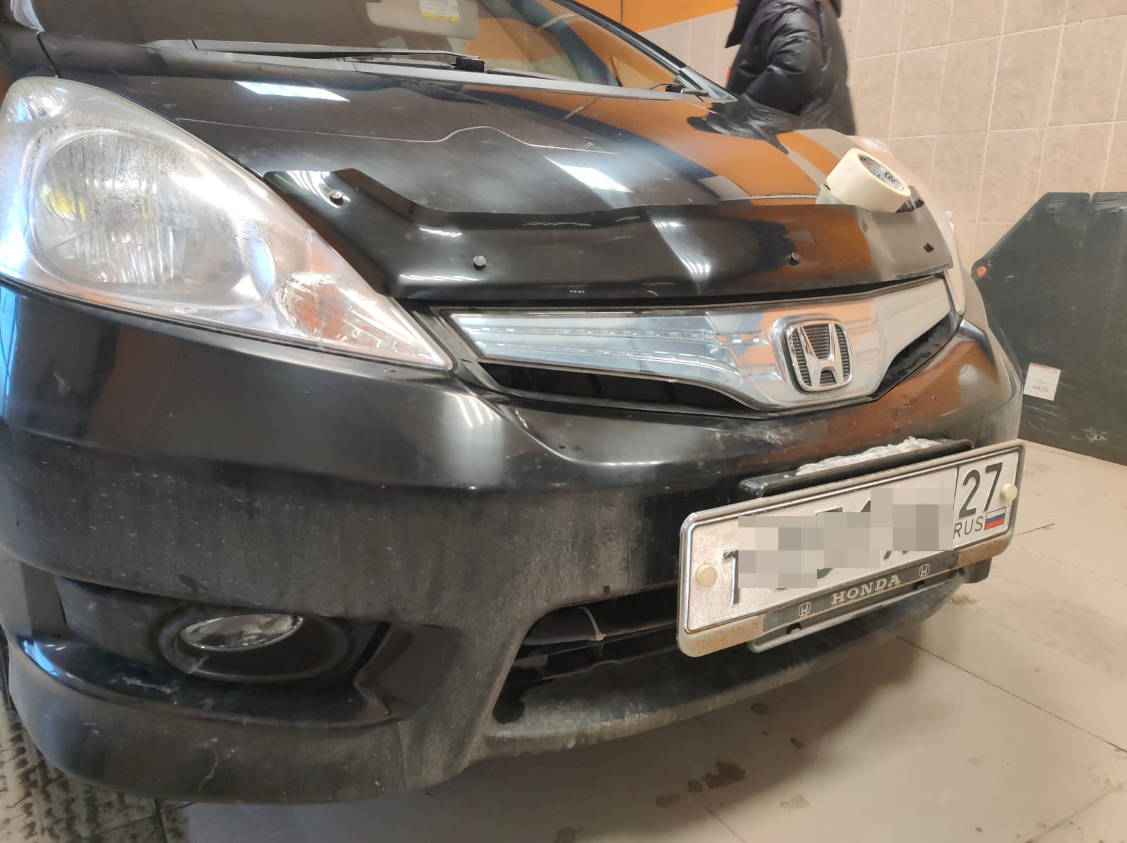 Утеплитель радиатора кожаный Honda Fit Shuttle 2011-2013 ( из трёх частей )