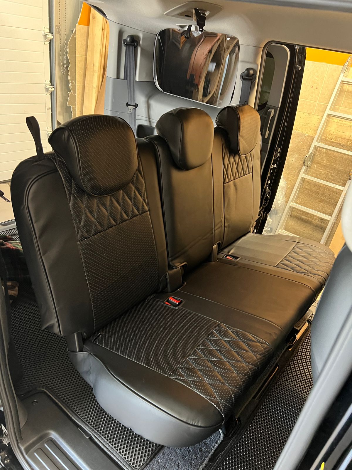 !Чехлы из экокожи Nissan NV200 / Delica D3 2009- разд.подг. 60/40 (Мод.522.0) Автокомфорт
