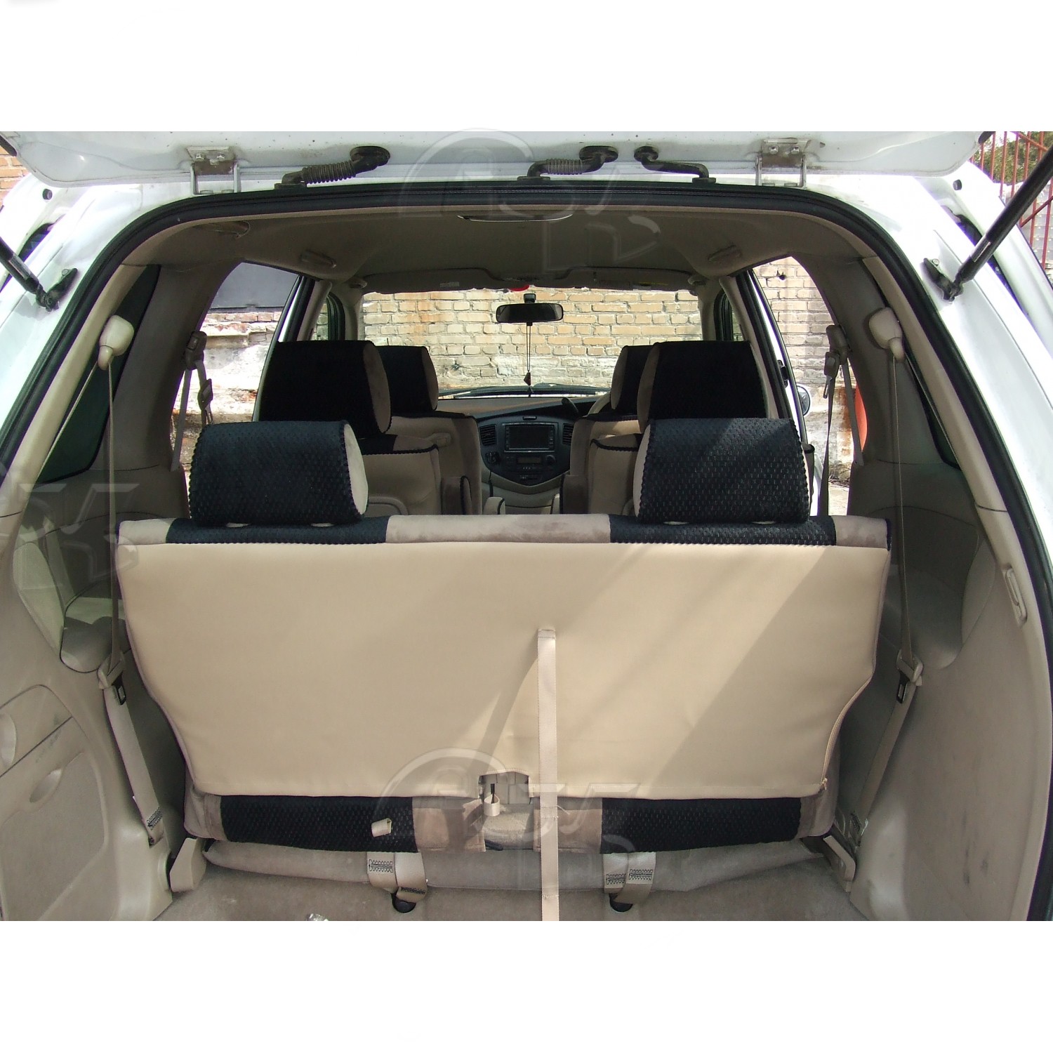 Чехлы из экокожи Mazda MPV II+r [LW] 06.1999-09.2006 (Мод.097.0) - 3 ряда Автокомфорт