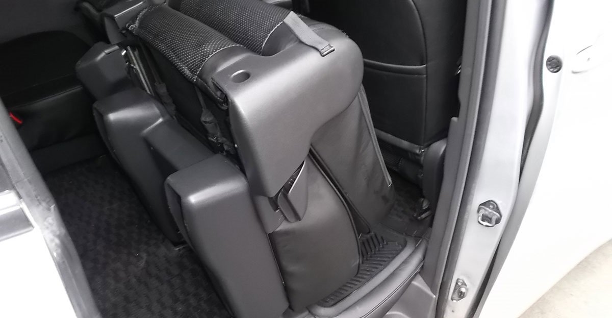 Чехлы из экокожи Toyota Voxy (Noah) 70 75 06.2007-12.2013 40/20/40 (Мод.270.0) - 3 ряда Автокомфорт