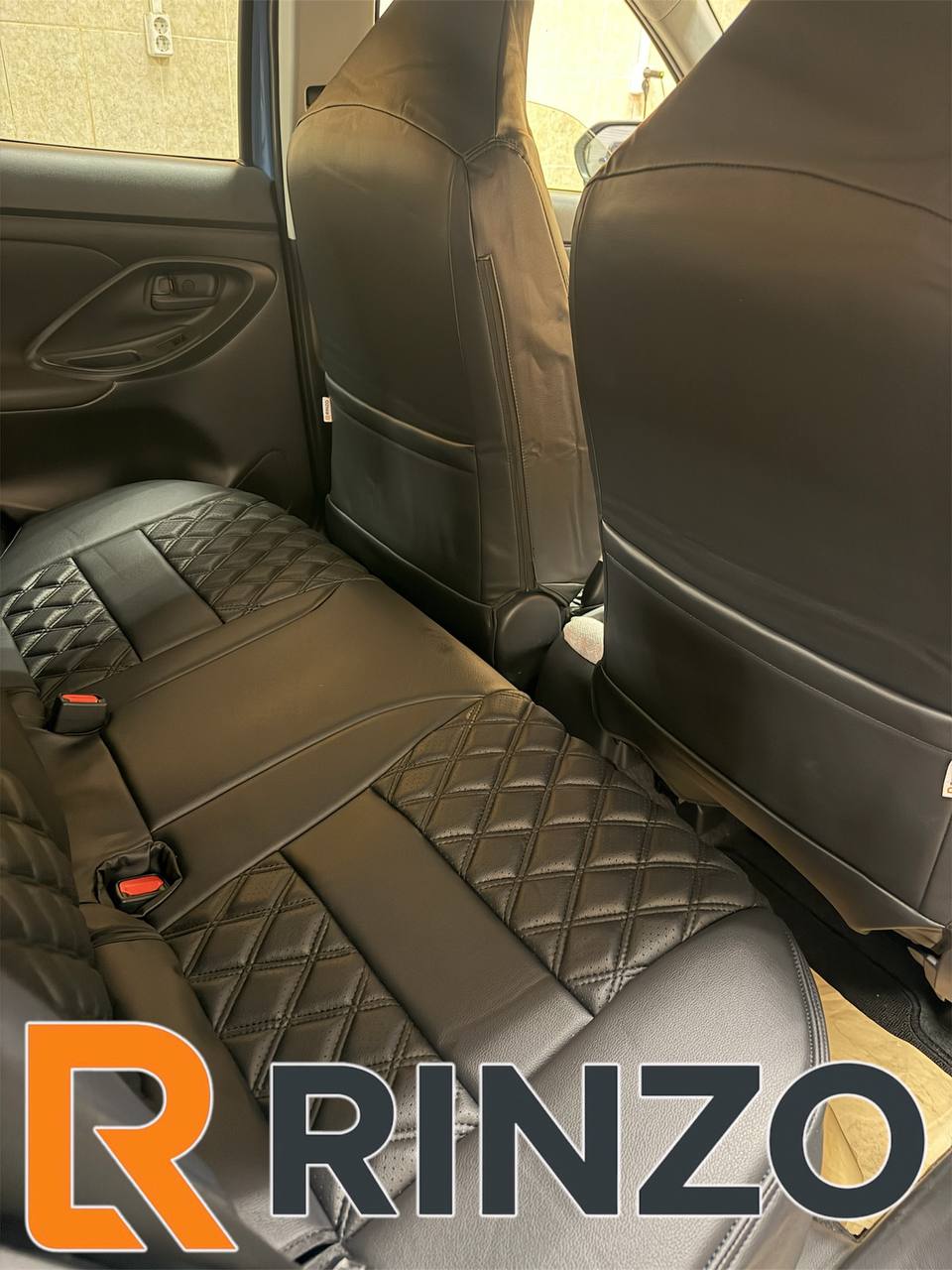 Чехлы Rinzo кожа PVC Toyota Yaris \ Yaris Cross  2020- литые подголовники НЕ гибрид  модель Grid (ромб)