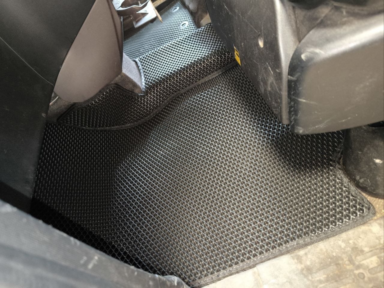 Коврики в салон EVA Toyota Porte 2012-2020 2WD вращающееся кресло