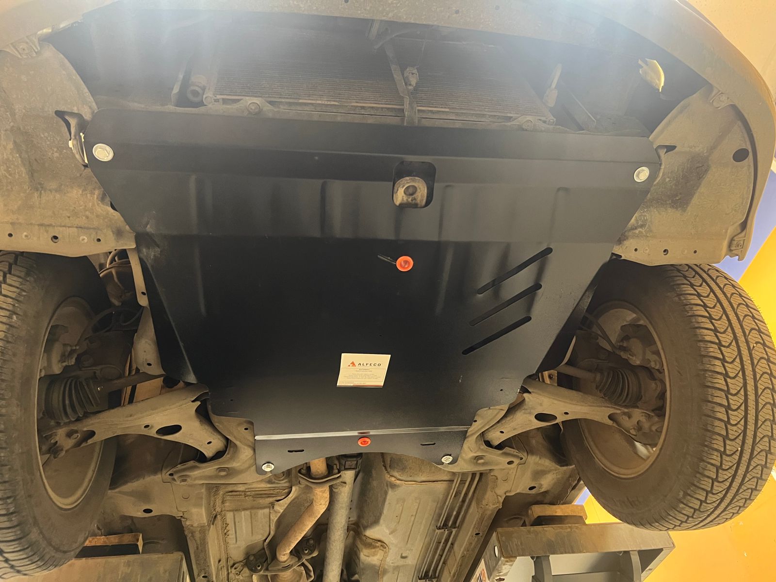 Защита картера и КПП Toyota Allex / Fielder / Runx / Vista Ardeo / Voltz 4wd / Corolla 124 / Voltz 4wd / Wish 14-25 4WD (доработки) 2001-2017 / Noah Voxy 75 85 сталь 2мм