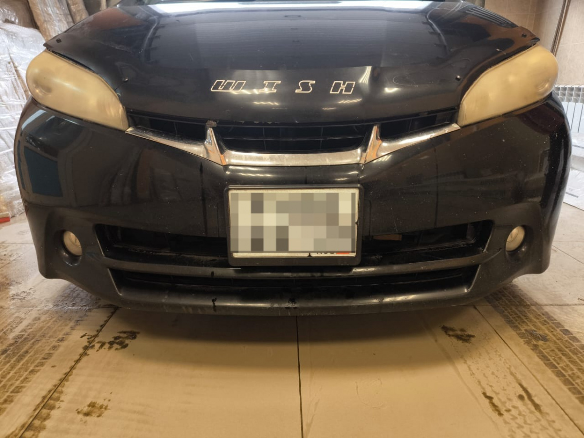 Утеплитель радиатора кожаный Toyota Wish 2009 - 2012 Дорестайлинг №2