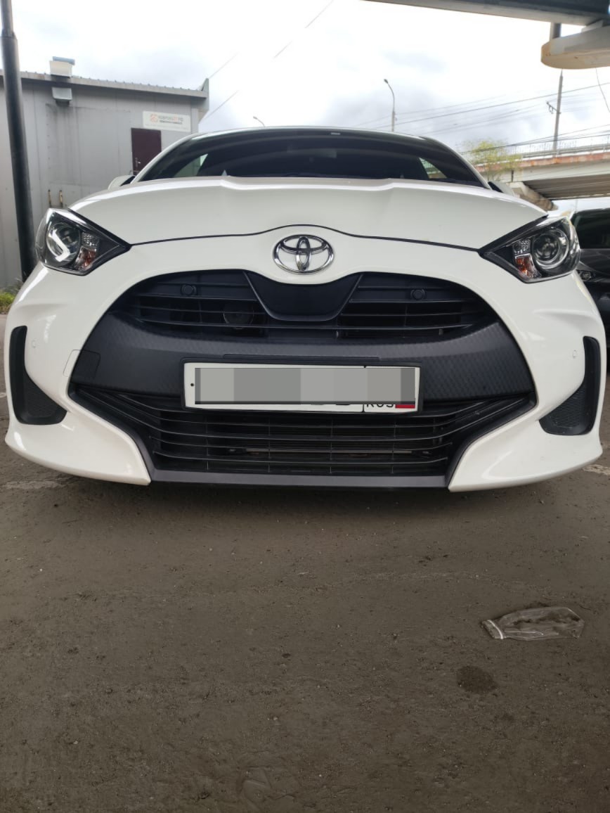 Утеплитель радиатора кожаный Toyota Yaris 2019 -2023  4 поколение KSP210 5 ДВ Правый руль