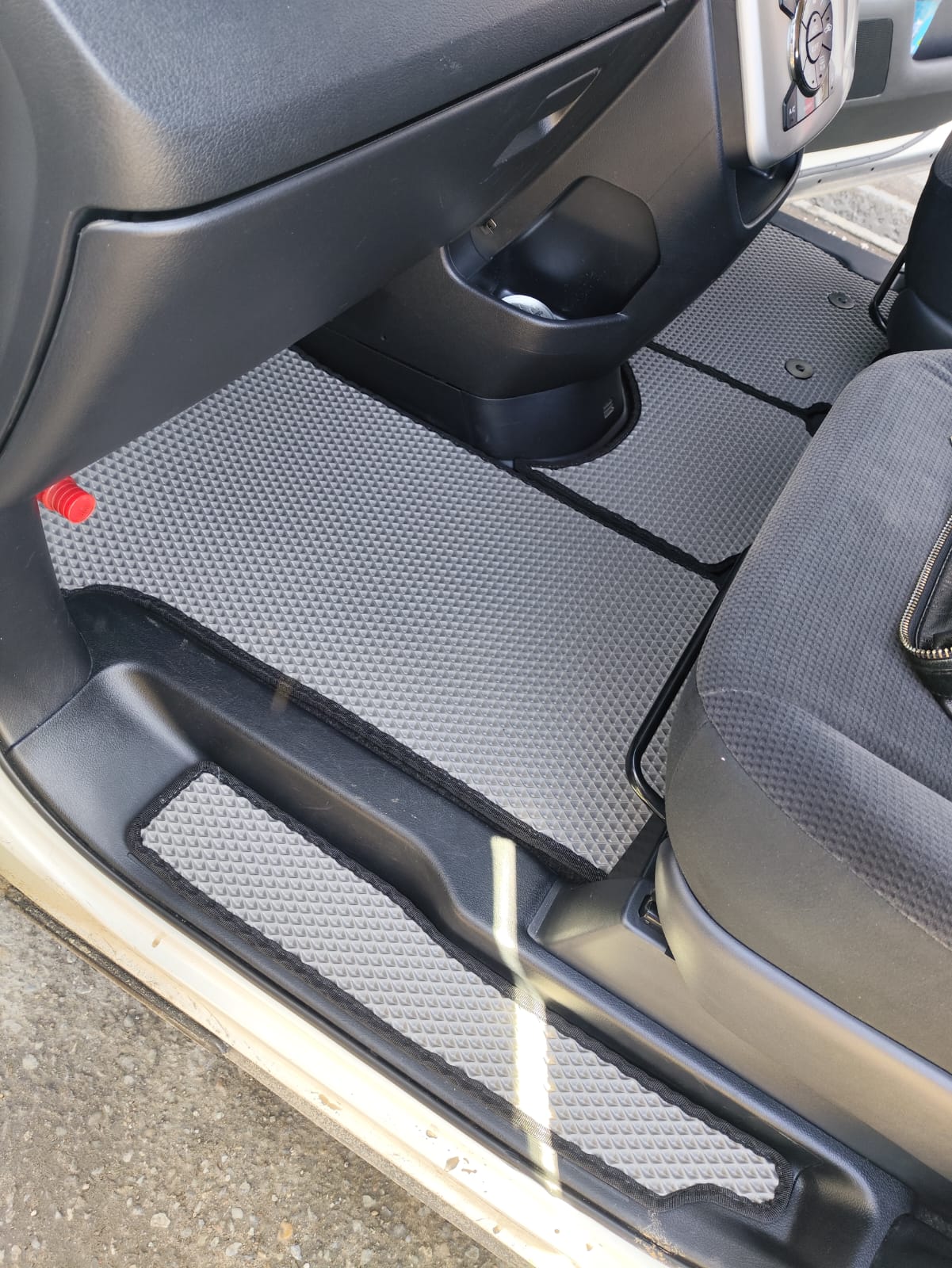 Коврики в салон EVA Toyota Noah / Voxy 70 / 75 2007-2013 второй ряд 40/20/40 и 40/40 без рельс