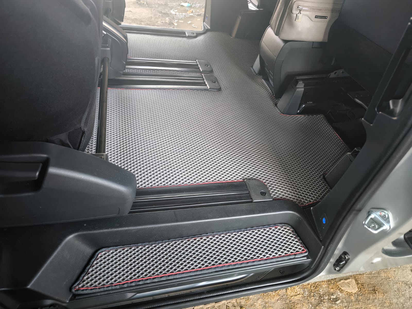 Коврики в салон EVA Mitsubishi Delica D5 2007 - 2019 60/40 дорест
