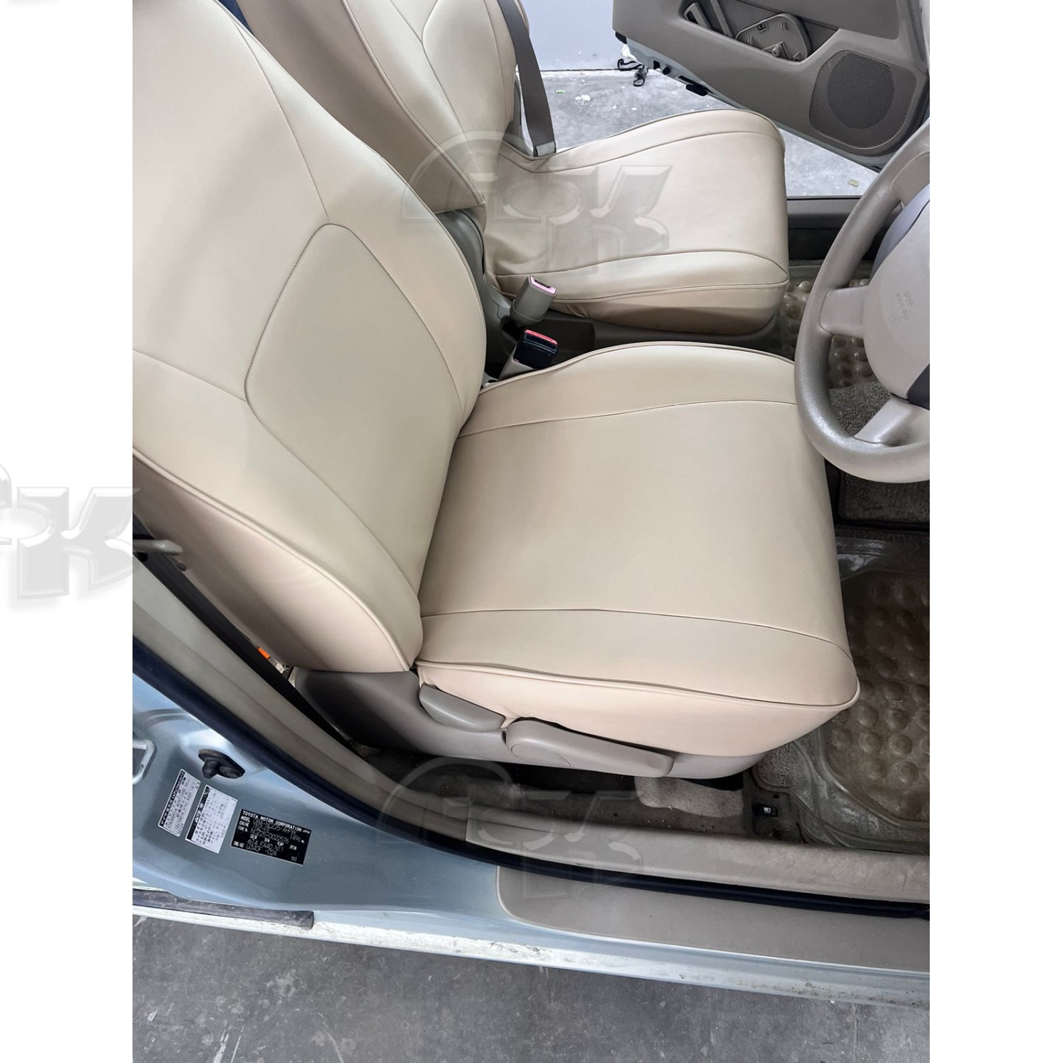 Чехлы из экокожи Toyota Raum II+r [Z20] 05.2003-10.2011 60/40 4WD (Мод.451.0) Автокомфорт