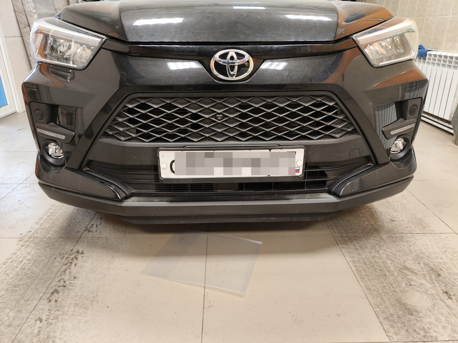 Утеплитель радиатора кожаный Toyota Raize 2019 -н.в.