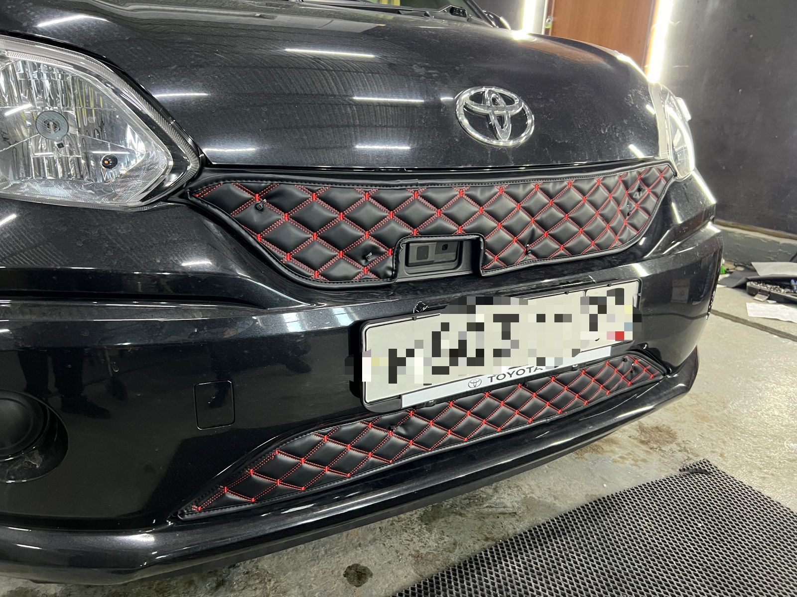 Утеплитель радиатора кожаный 2 части Toyota Passo m700 2016 - 2018