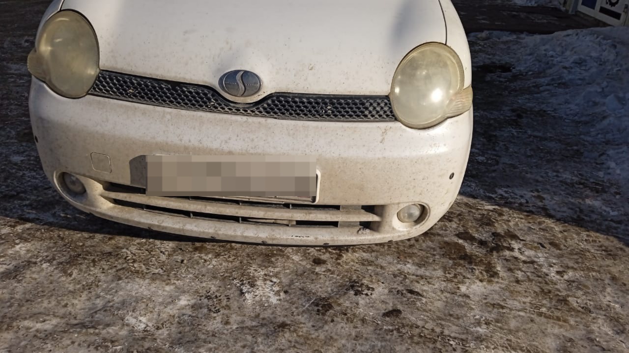 Утеплитель радиатора кожаный Toyota Sienta 2003-2006 до рест ( 80 кузов )
