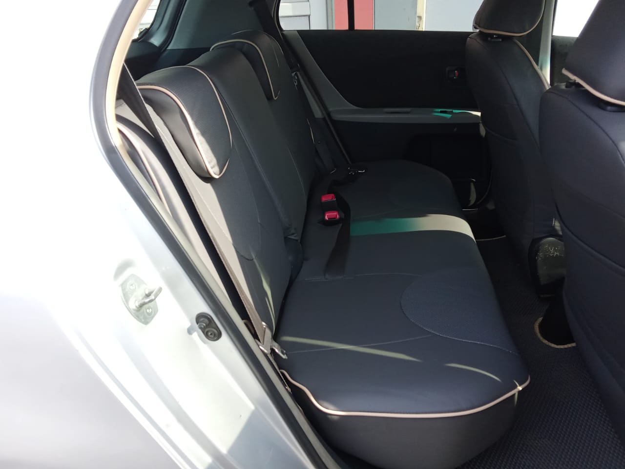 Чехлы Автокомфорт Toyota Vitz 90 2005-2010 Спинка 60/40, сидение сплошное