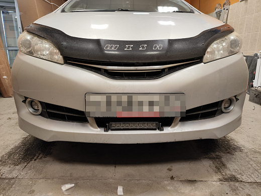 Утеплитель радиатора кожаный Toyota Wish 2009 - 2012 Дорестайлинг №1