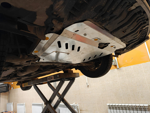 Защита картера и кпп TOYOTA Prius Alpha \ Prius 30 \Auris 150\180 (3мм) (алюминий)